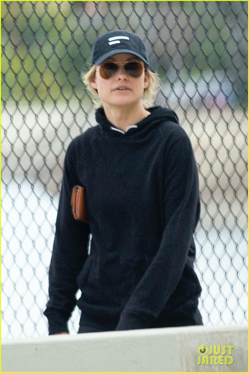 Photo: olivia wilde walk with her brother charlie cockburn 08 | Photo