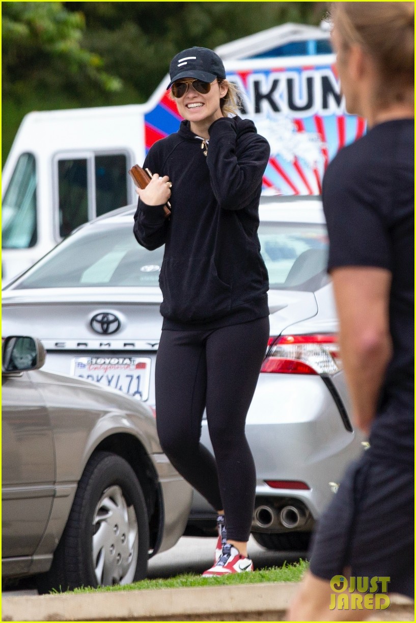 Photo: olivia wilde walk with her brother charlie cockburn 32 | Photo