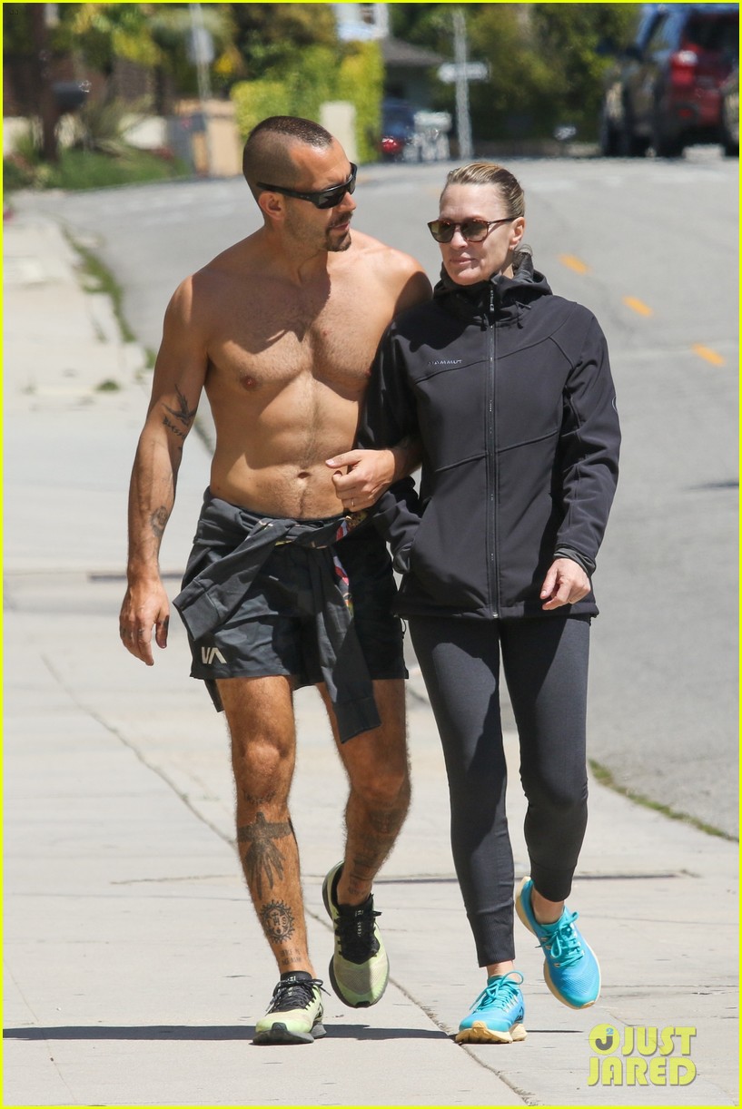 Photo: robin wright husband clement giraudet shirtless during stroll 01
