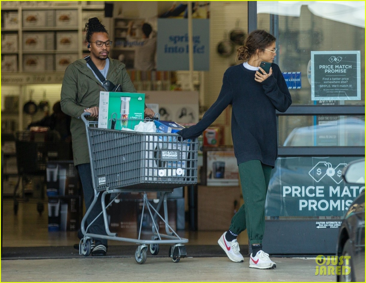Photo zendaya shopping march 2020 04 Photo 4450068 Just Jared