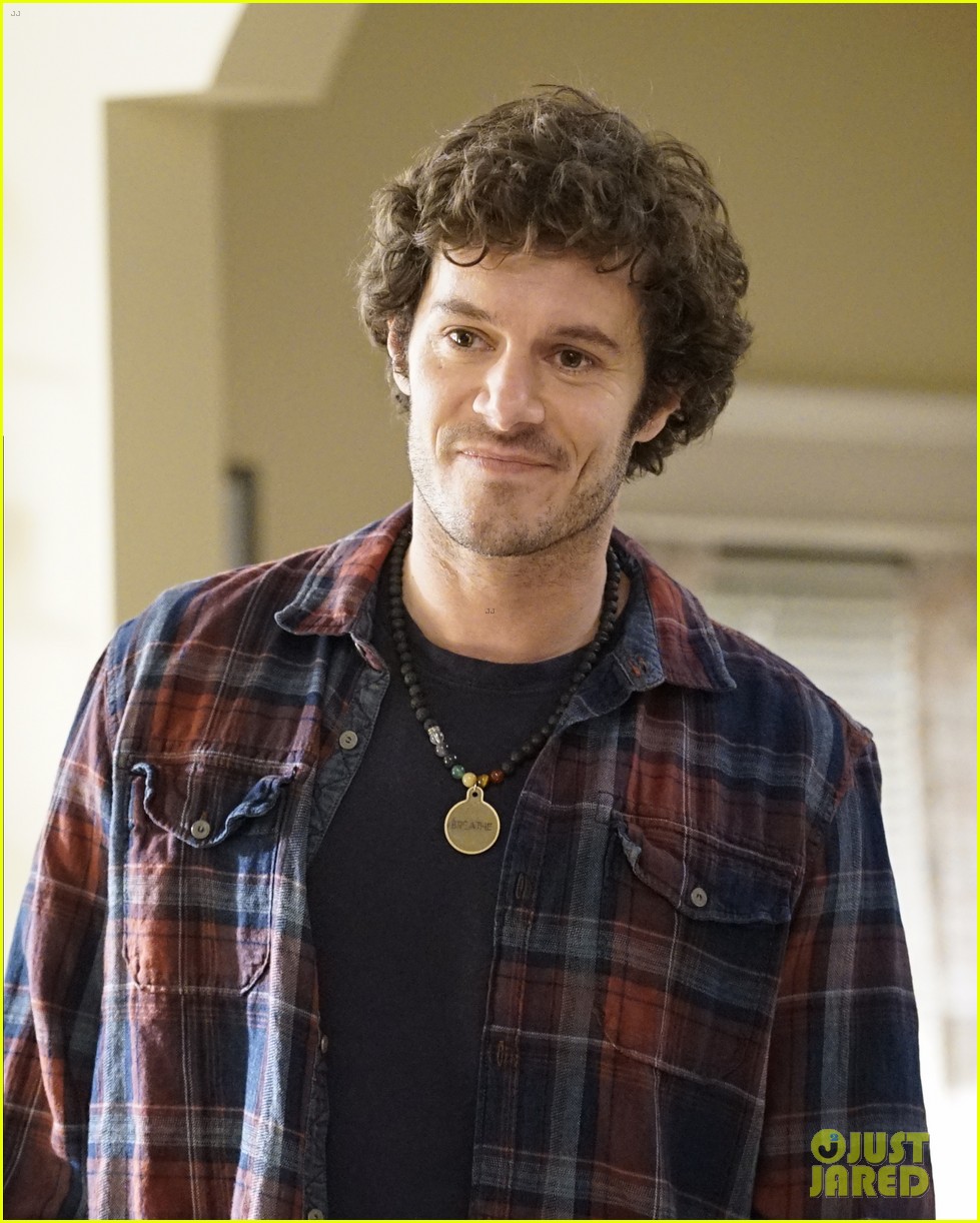 'Single Parents' Showrunner Loves Scenes With Leighton Meester & Adam