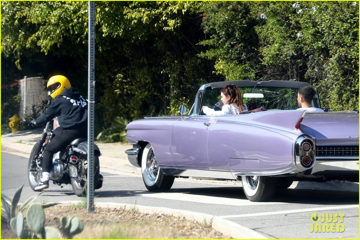 kendall jenner goes for drive harry styles next to her 054452543