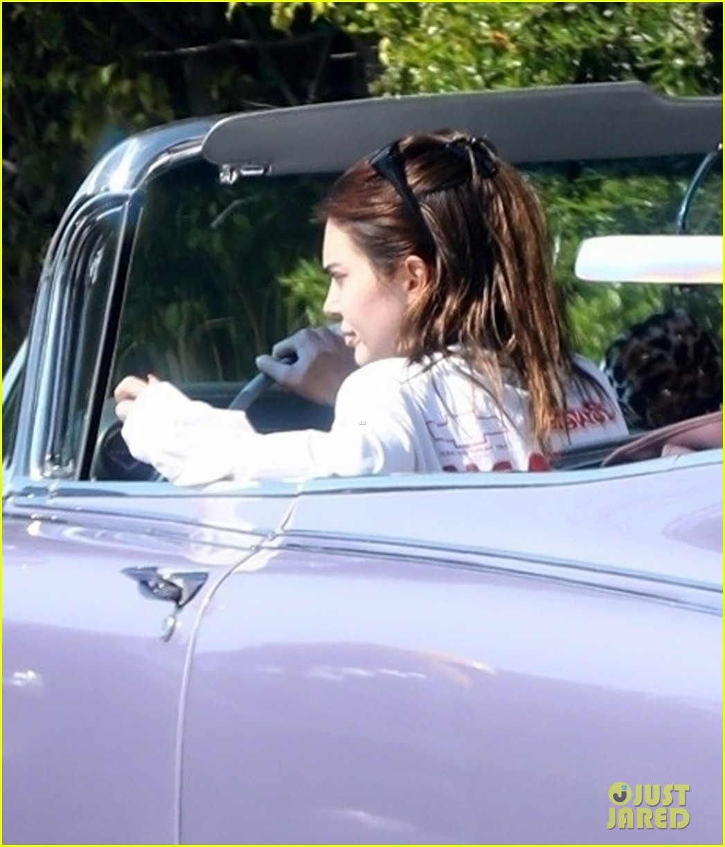 kendall jenner goes for drive harry styles next to her 064452544