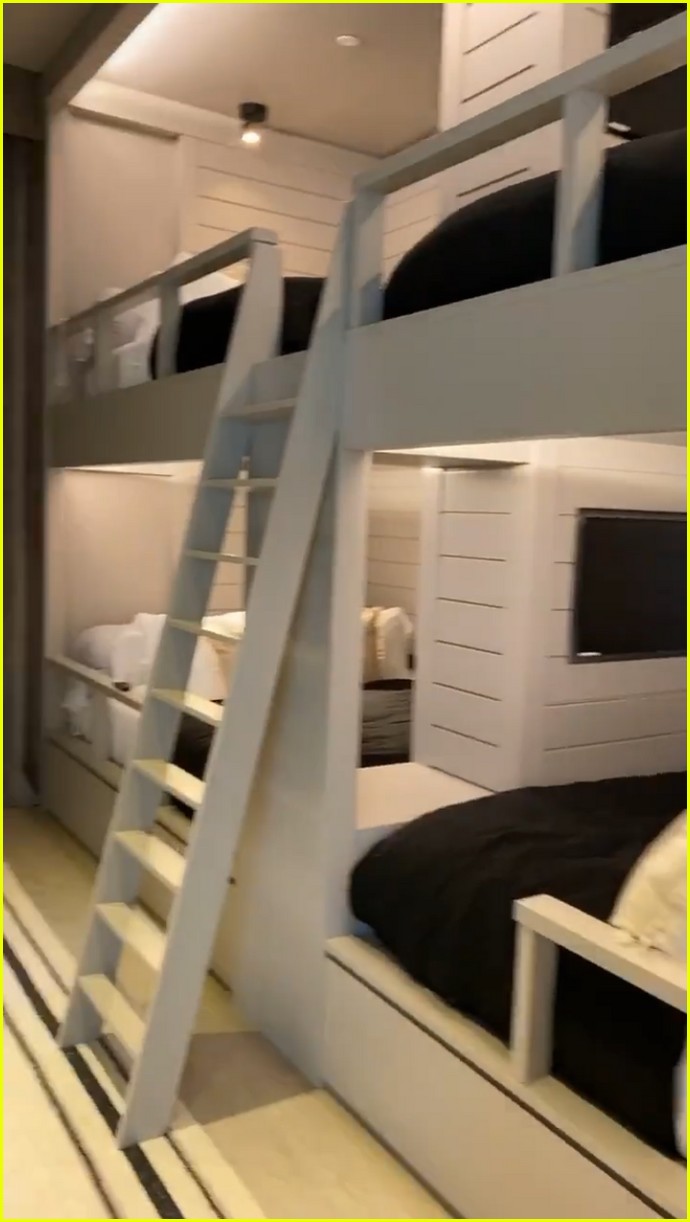 Photo kylie jenner bunk bed room 02 Photo 4453985 Just Jared