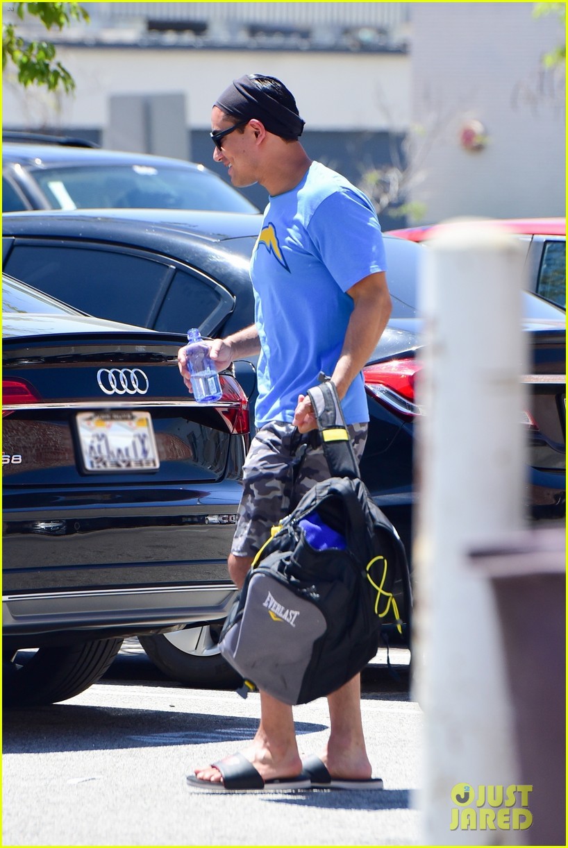 Mario Lopez Heads Out For A Workout Amid Quarantine Photo 4455964 Mario Lopez Pictures Just Jared
