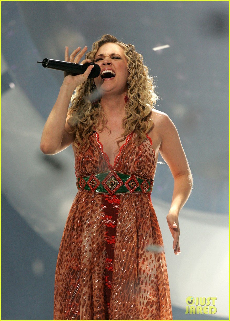 Carrie Underwood Celebrates 15 Year Anniversary of &lsquo;American Idol&rsquo; Win