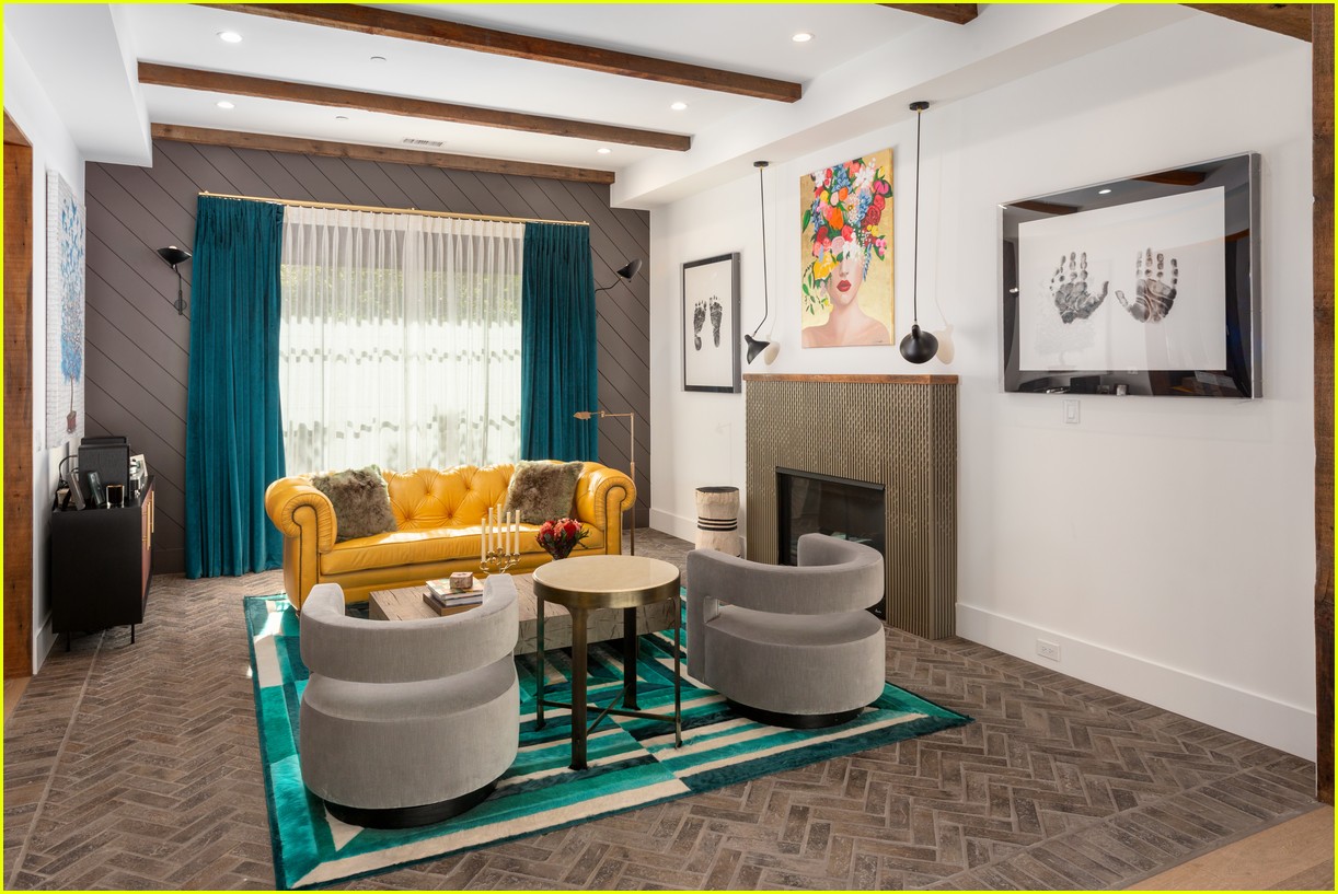 Kelly Clarkson Is Selling Her 10 Million California Mansion Look