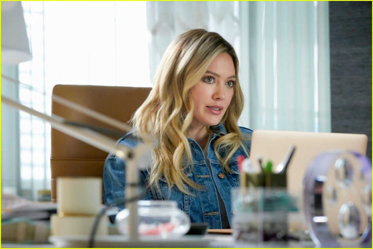 hilary duff younger spinoff 014458306