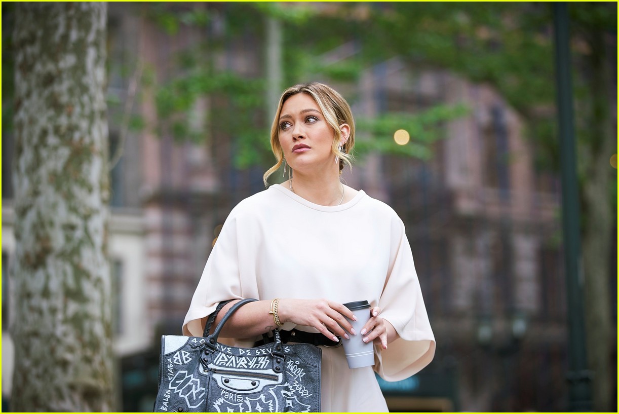 hilary duff younger spinoff 024458307