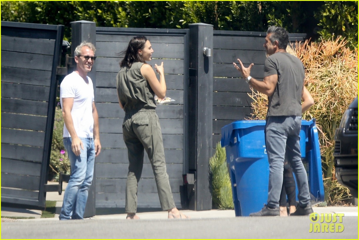 Photo: gal gadot friends deliver sweet treats for her birthday 02