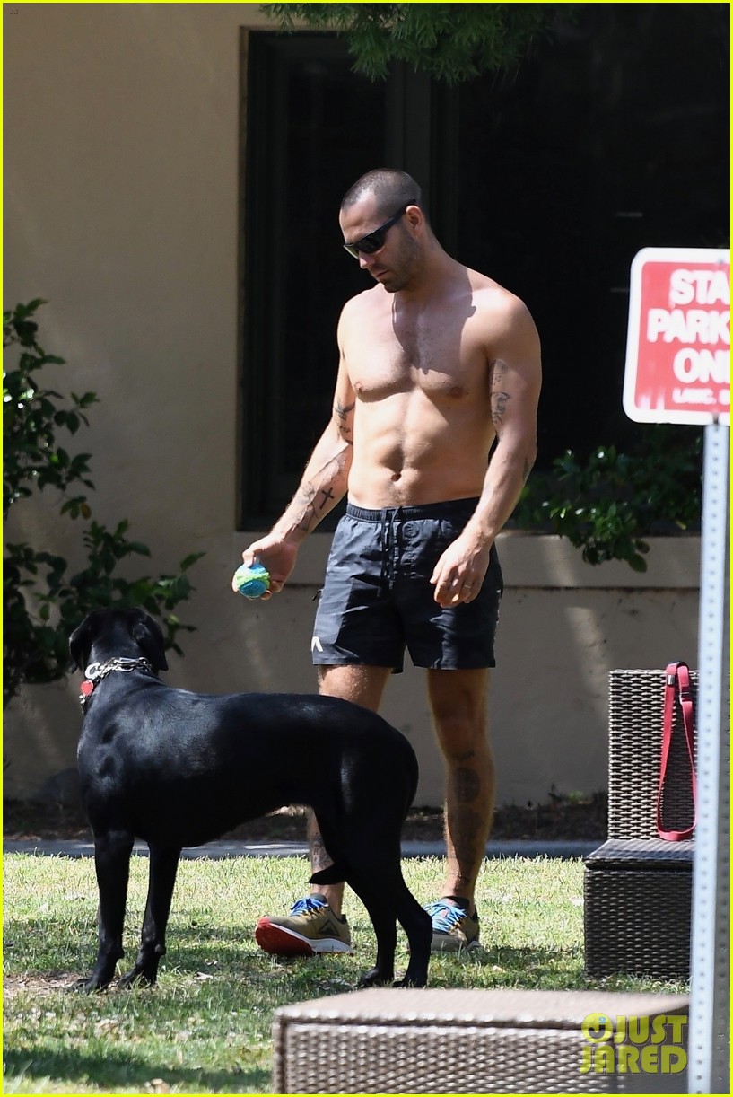 Photo: clement giraudet shirtless walk 03 | Photo 4458823 | Just Jared