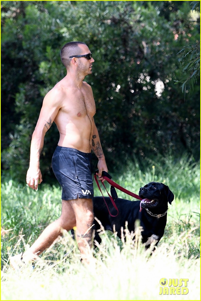 Photo: clement giraudet shirtless walk 09 | Photo 4458829 | Just Jared