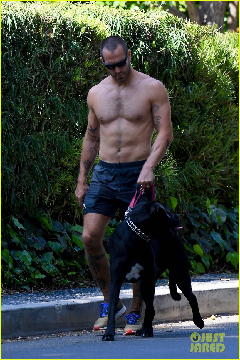Photo: clement giraudet shirtless walk 15 | Photo 4458835 | Just Jared