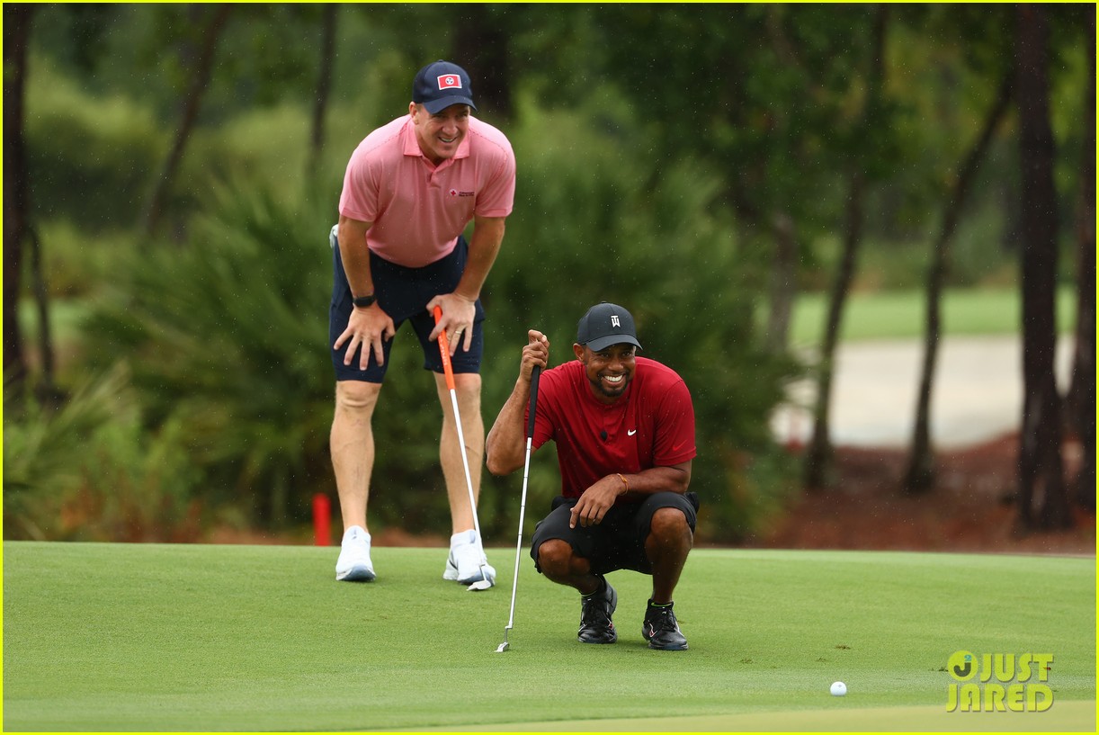 Tiger Woods & Peyton Manning Beat Tom Brady & Phil Mickelson During