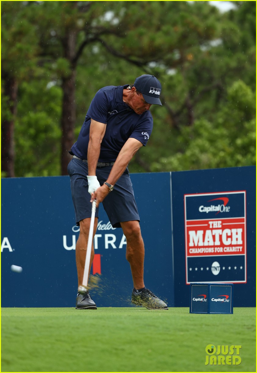 Tiger Woods & Peyton Manning Beat Tom Brady & Phil Mickelson During(02)