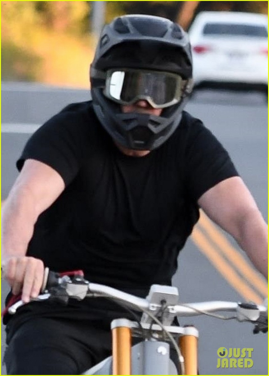 Jason Statham Heads Out for a Ride on His Electric Bike Photo 4460481