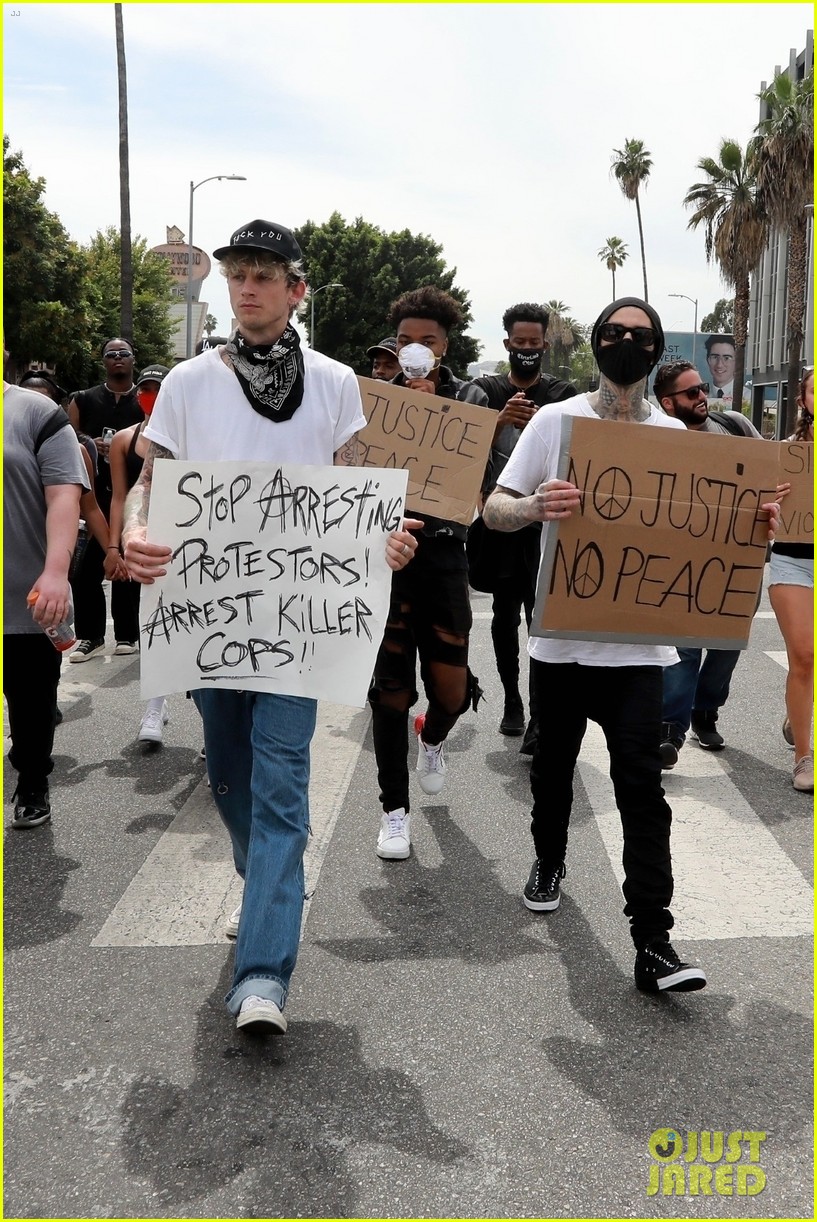 Cara Delevingne Joins Celeb Friends While Protesting in L.A.: Photo