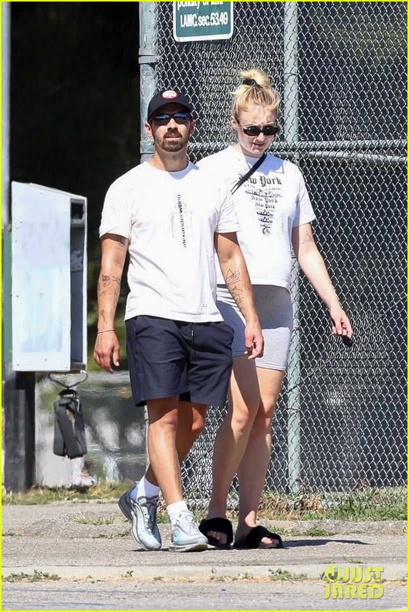 Joe Jonas & Pregnant Sophie Turner Pick Up Ice Cream Treat on Father's