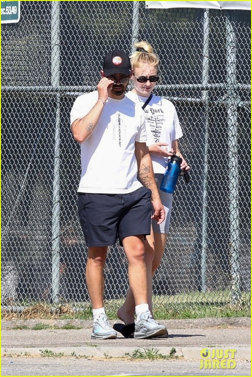 Joe Jonas & Pregnant Sophie Turner Pick Up Ice Cream Treat on Father's