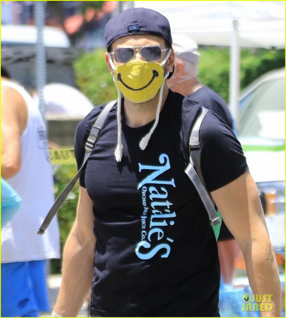 Photo: joel mchale looks back on going nude on community 05 | Photo 4463325 | Just Jared