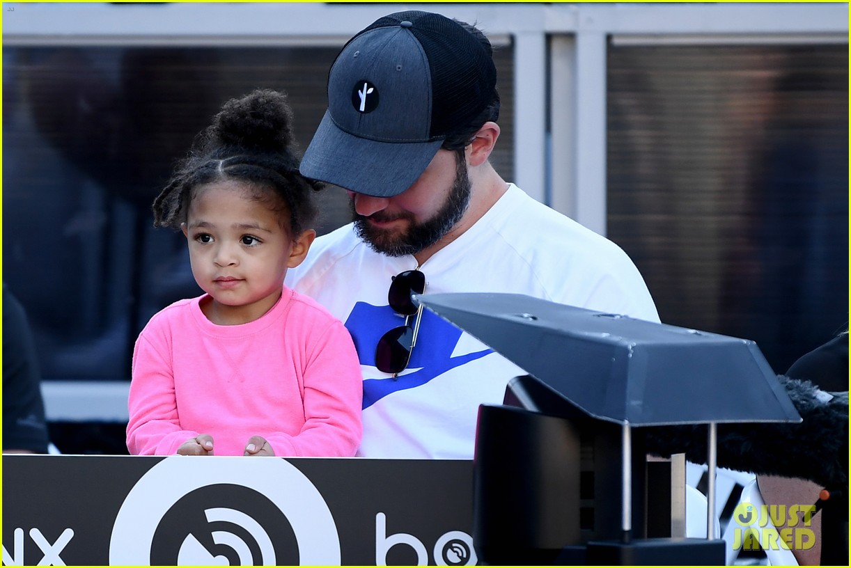 Reddit CoFounder Alexis Ohanian Resigns from Board to Make Room for a