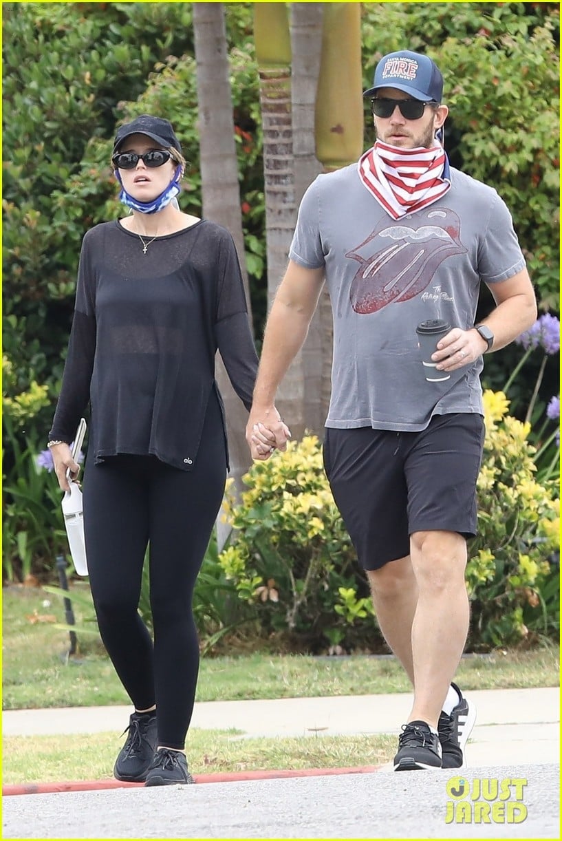 Chris Pratt Goes for a Stroll with Pregnant Wife Katherine