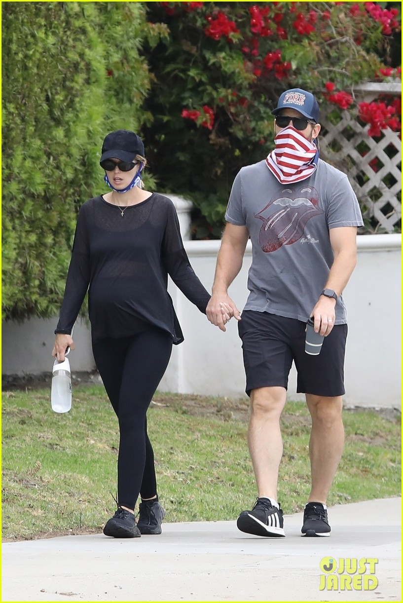 Chris Pratt Goes for a Stroll with Pregnant Wife Katherine