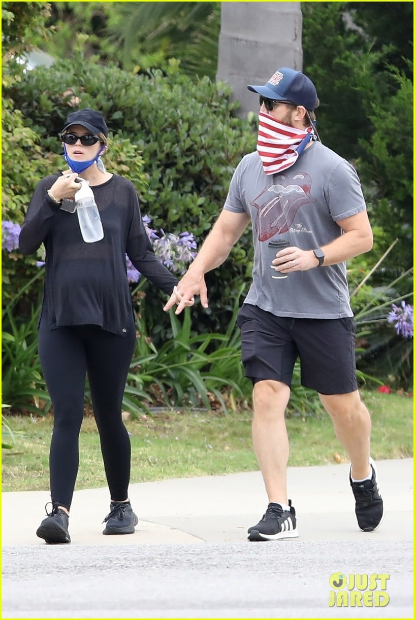 Chris Pratt Goes for a Stroll with Pregnant Wife Katherine