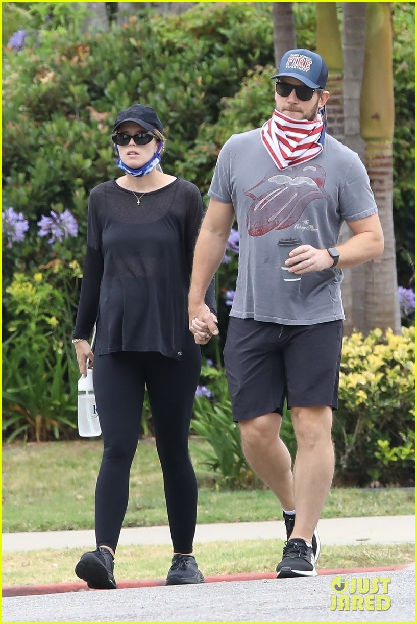 Chris Pratt Goes for a Stroll with Pregnant Wife Katherine