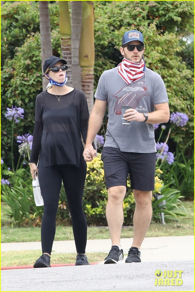 Chris Pratt Goes for a Stroll with Pregnant Wife Katherine