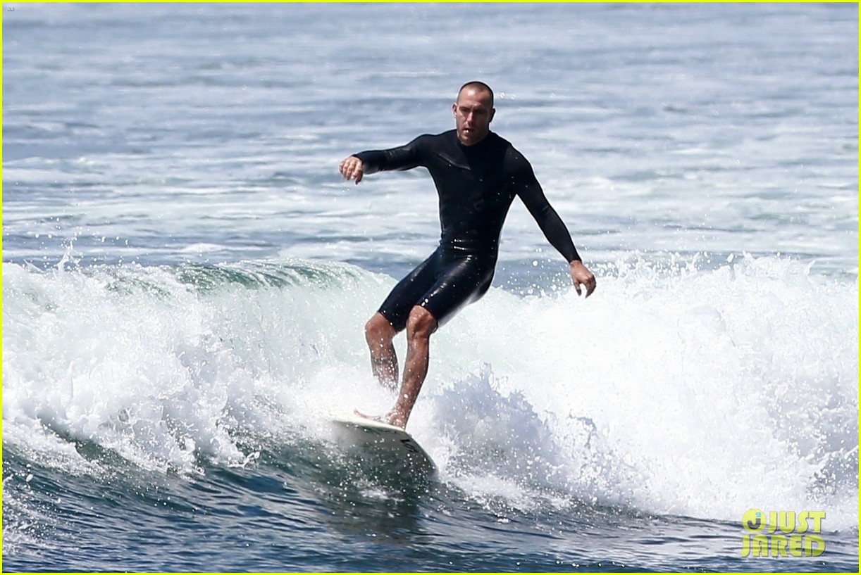Photo: robin wright clement giraudet kisses while surfing 17 | Photo