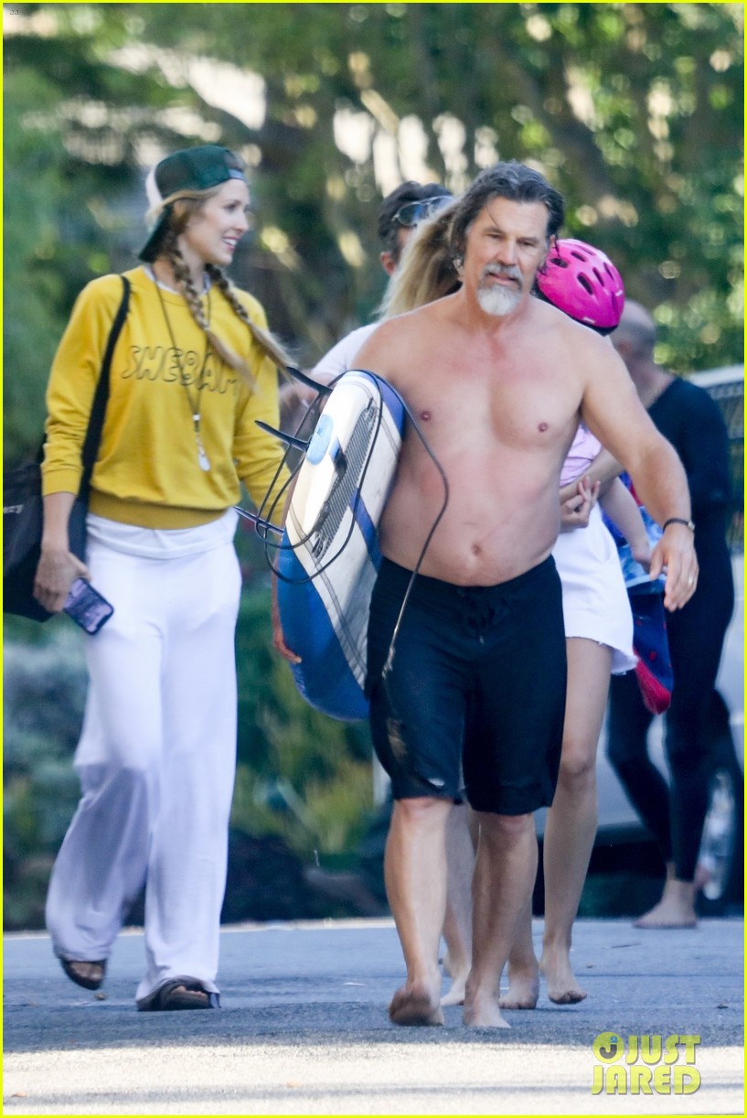 Josh Brolin Goes Shirtless While Leaving the Beach on July 4th: Photo