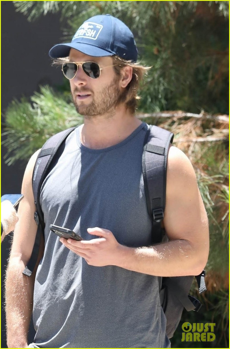 &lsquo;Top Gun&rsquo; Star Glen Powell Looks Buff While Heading to a Workout in