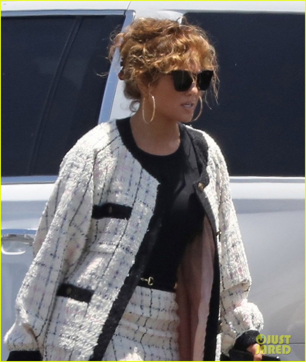 Jennifer Lopez Boards a Private Jet with Alex Rodriguez & Her Kids