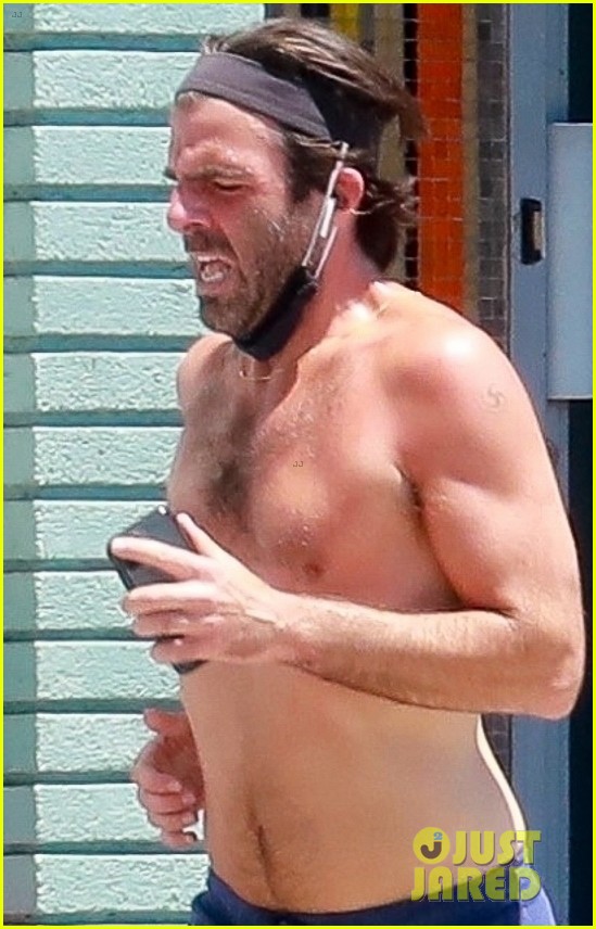 Zachary Quinto Goes Shirtless for a Run in L.A.: Photo 4472048 | Shirtless, Zachary  Quinto Pictures | Just Jared