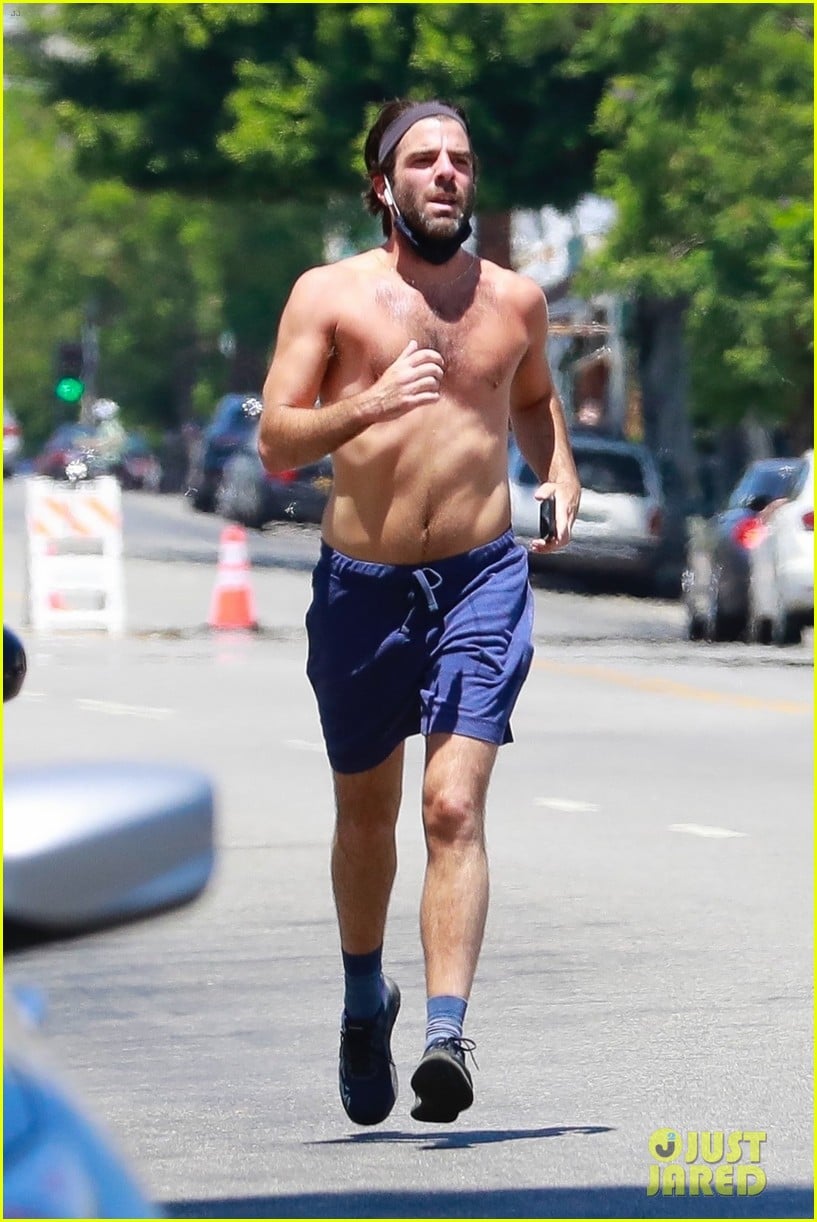 Zachary Quinto Goes Shirtless for a Run in L.A.: Photo 4472052 | Shirtless, Zachary  Quinto Pictures | Just Jared