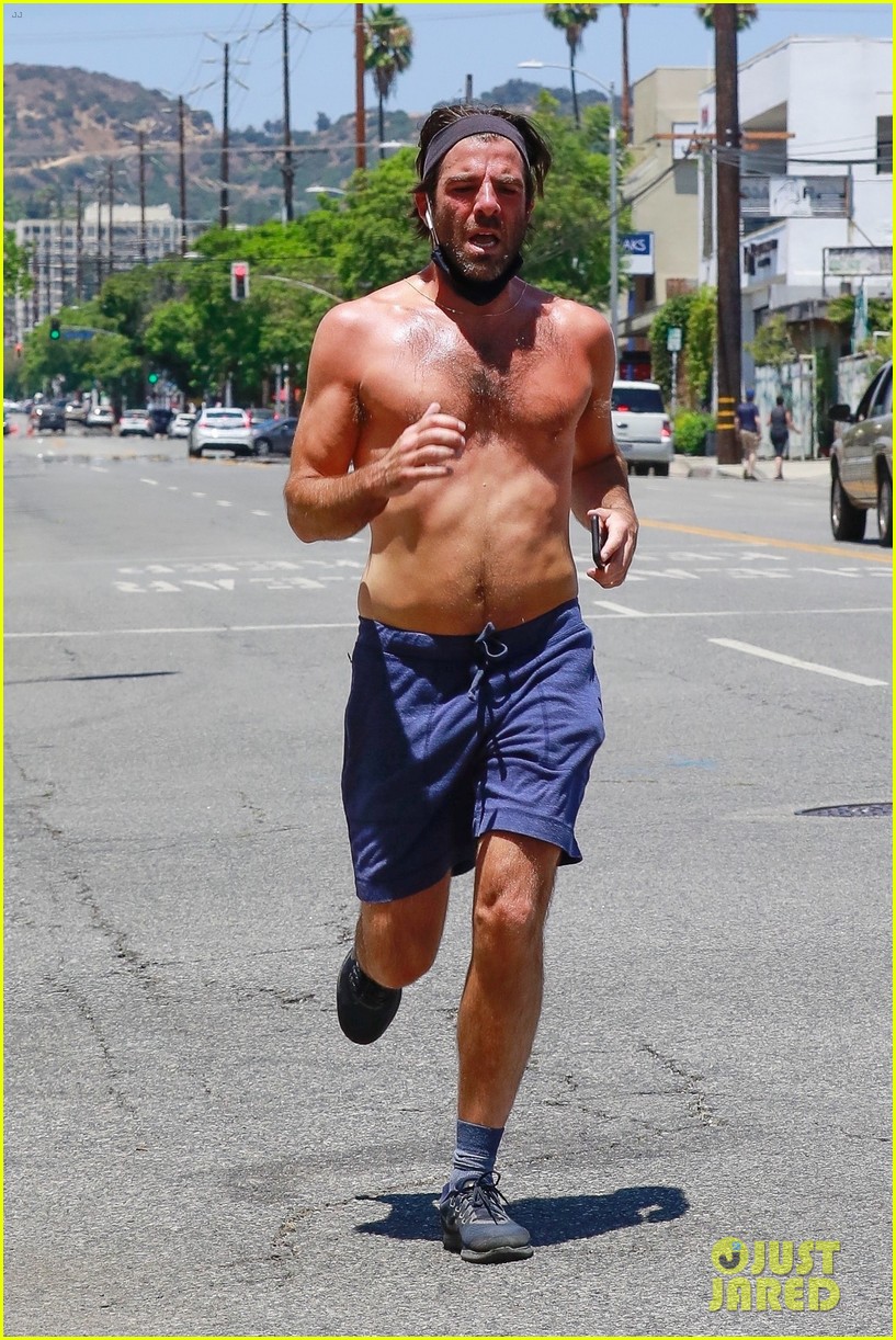 Zachary Quinto Goes Shirtless for a Run in L.A.: Photo 4472048 | Shirtless, Zachary  Quinto Pictures | Just Jared