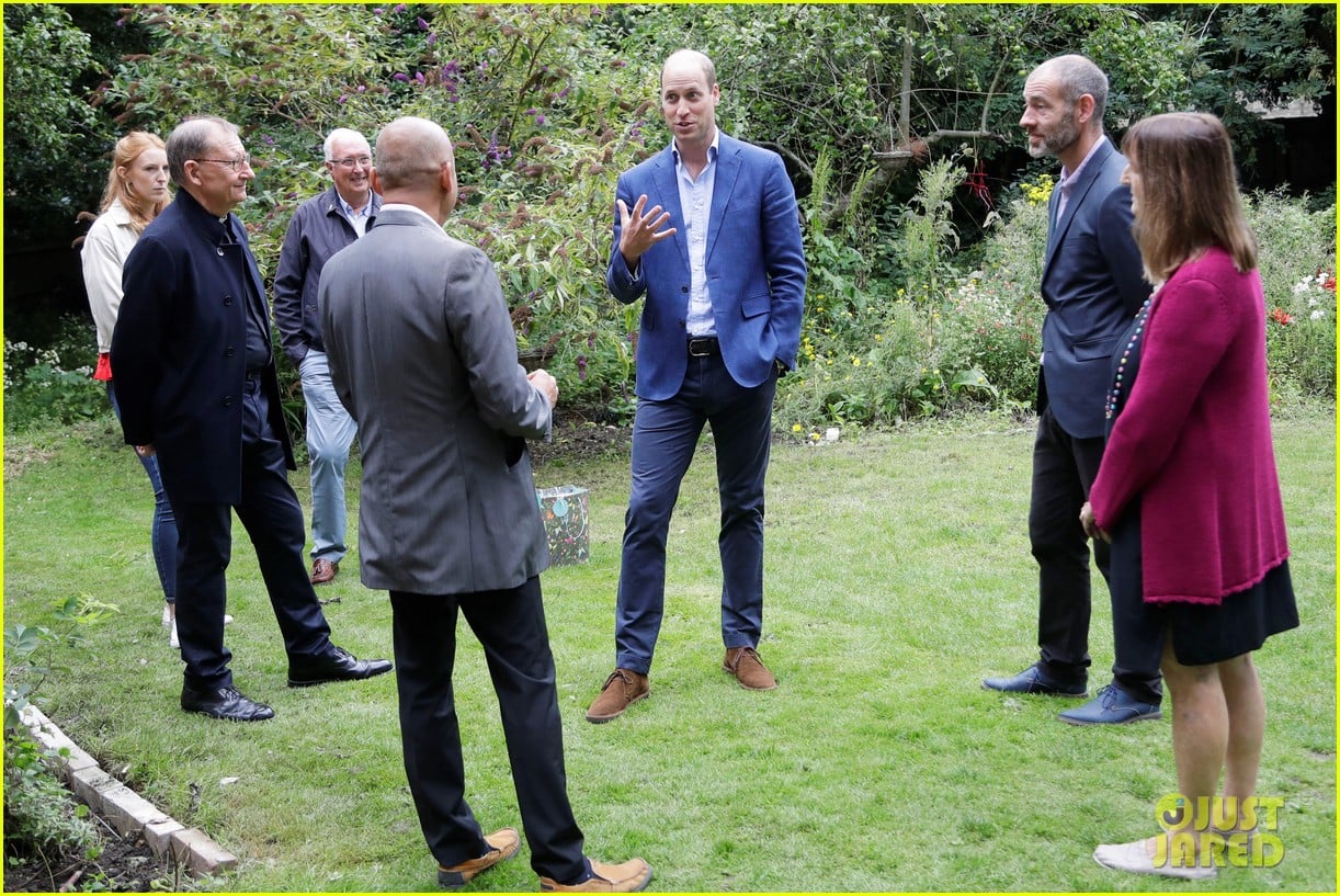 Prince William Visits Homeless Support Facility to Learn About Their(01)