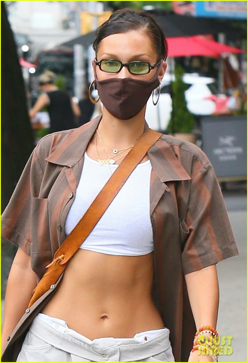 bella hadid shows off her toned abs shopping in nyc 024474755