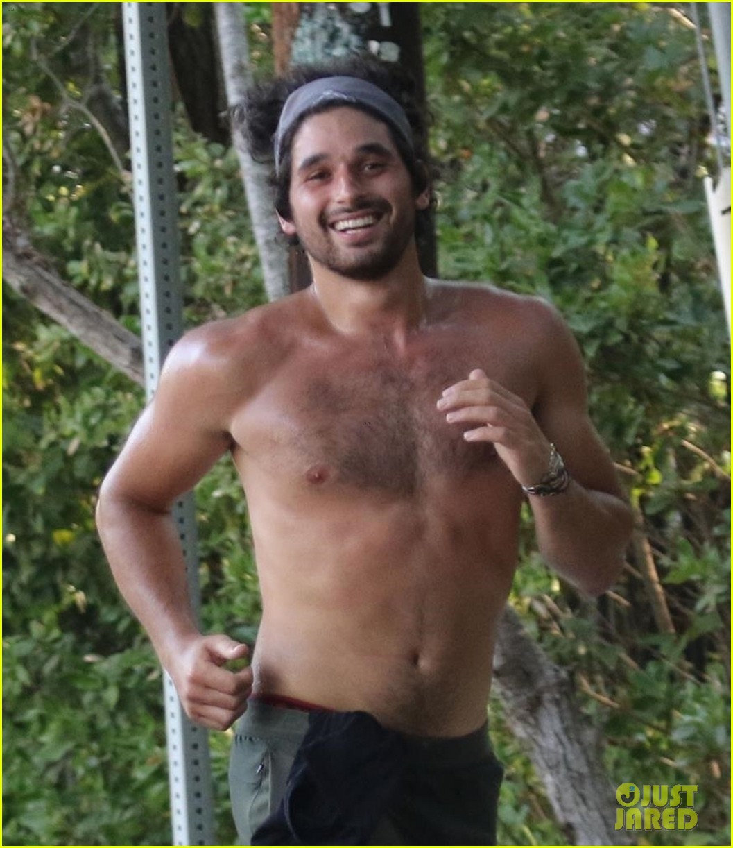 Photo: alan bersten shirtless run 01 | Photo 4476683 | Just Jared: Entertainment News
