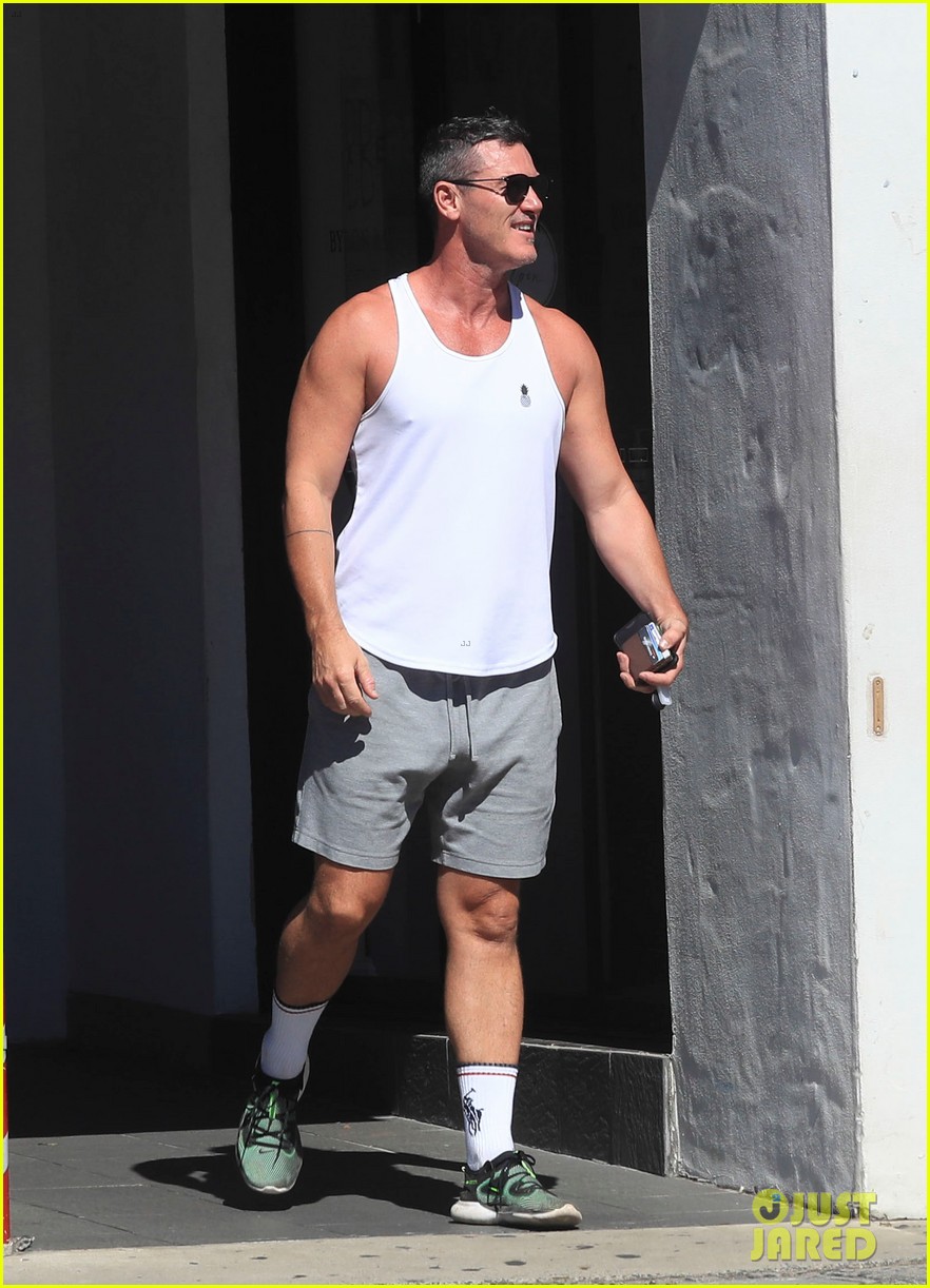 Photo luke evans with boyfriend rafael olarra in australia 02 Photo 4476957 Just Jared
