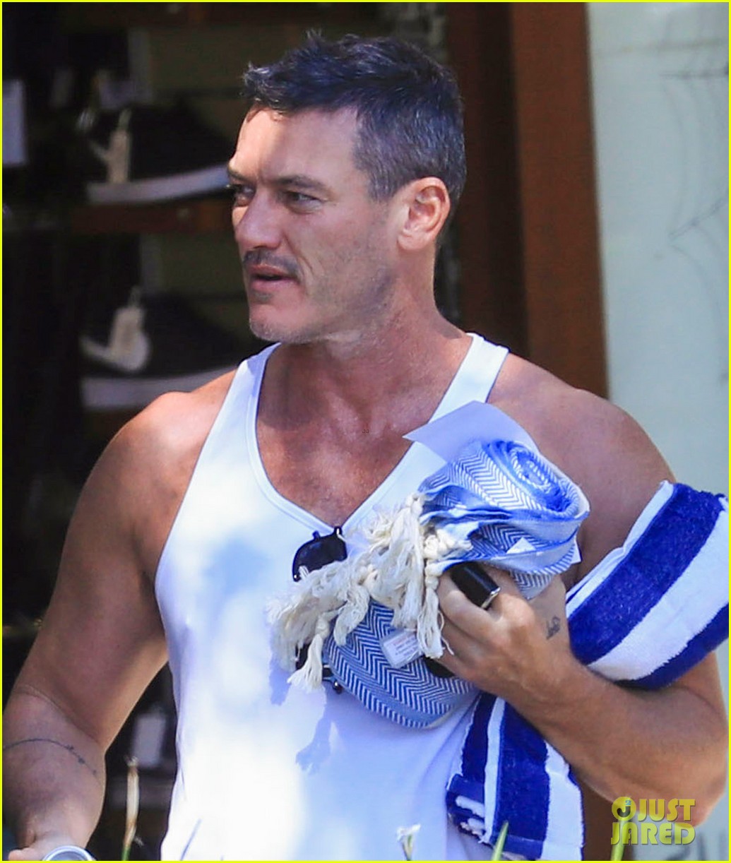 Photo luke evans with boyfriend rafael olarra in australia 03 Photo 4476958 Just Jared