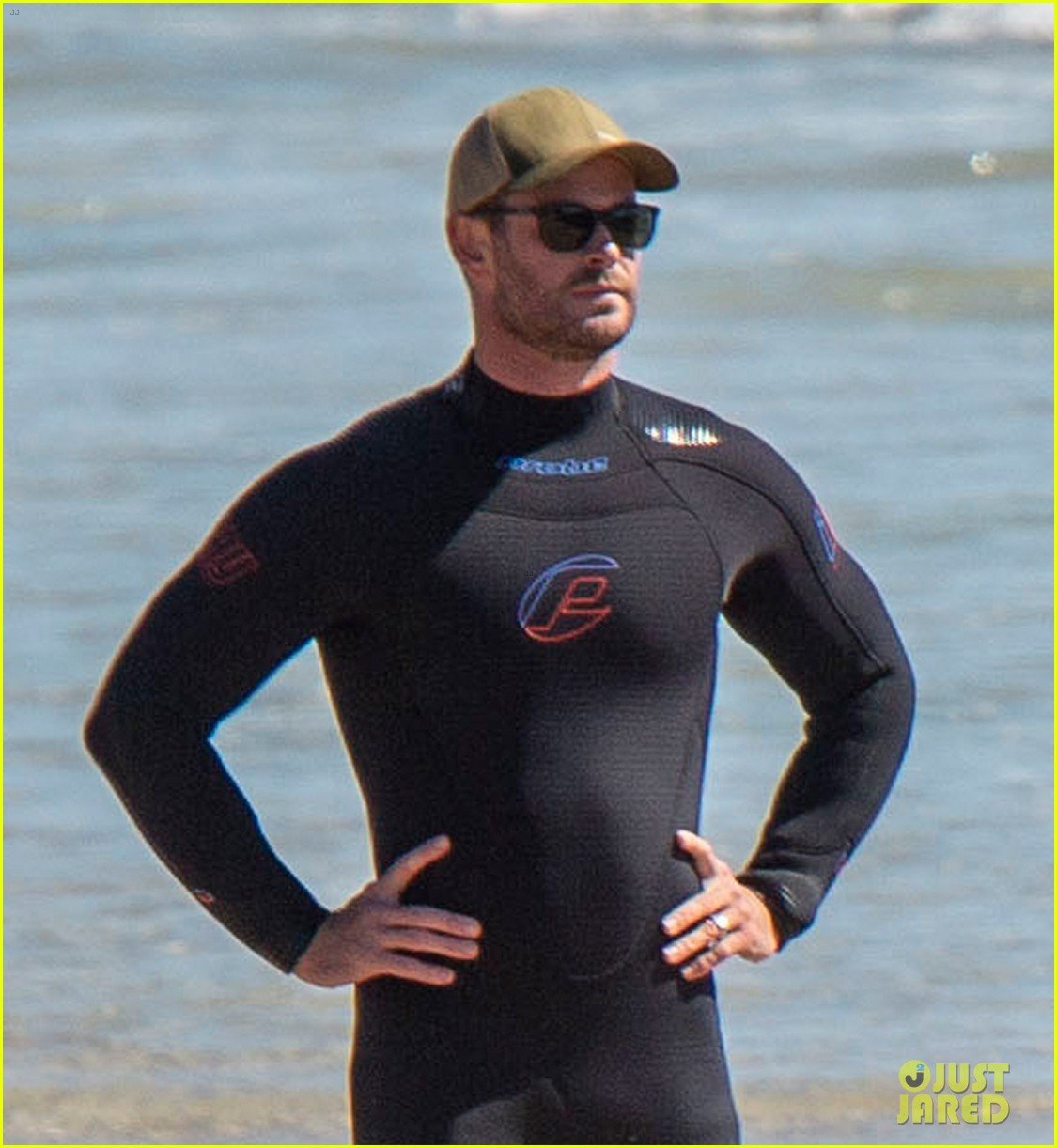 chris hemsworth skintight wetsuit at the beach 014476883