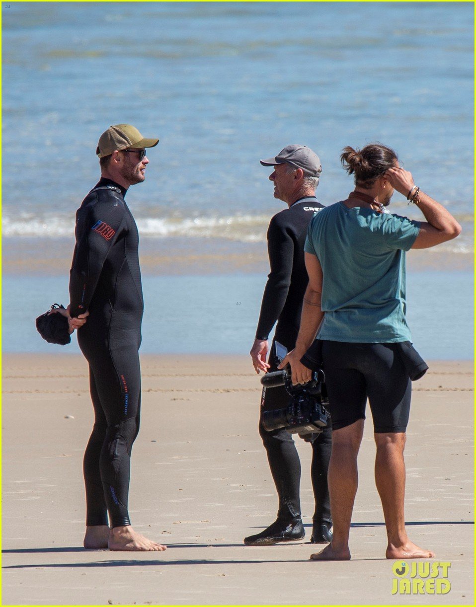 chris hemsworth skintight wetsuit at the beach 024476884