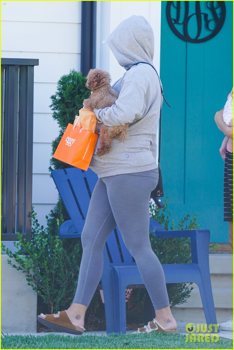 Katy Perry & Her Pup Nugget Make an InNOut Stop While Running Errands