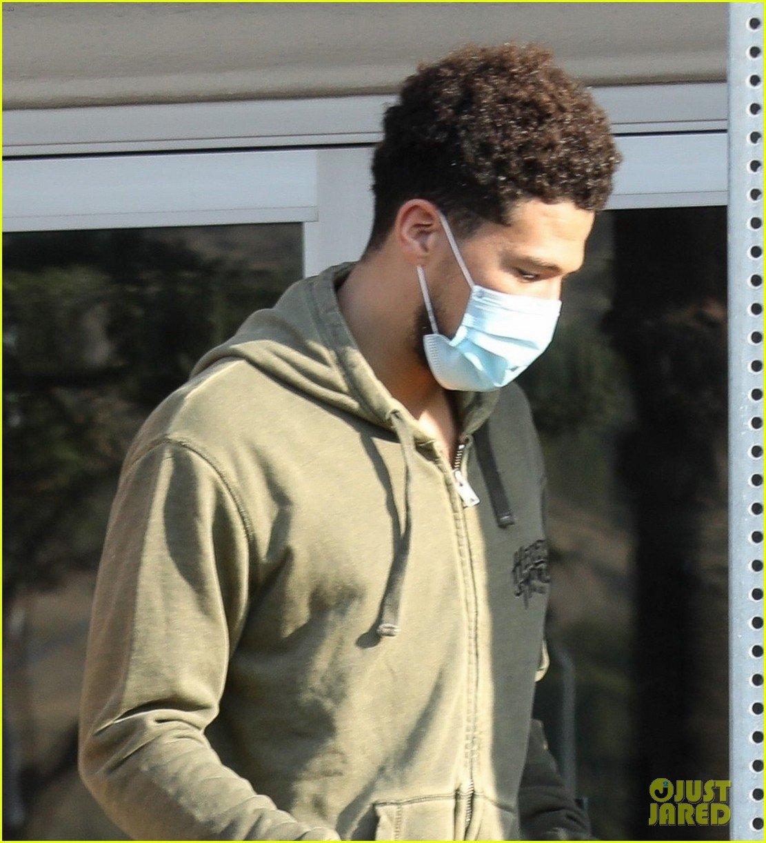 Kendall Jenner & Rumored Boyfriend Devin Booker Run Errands at a Pet