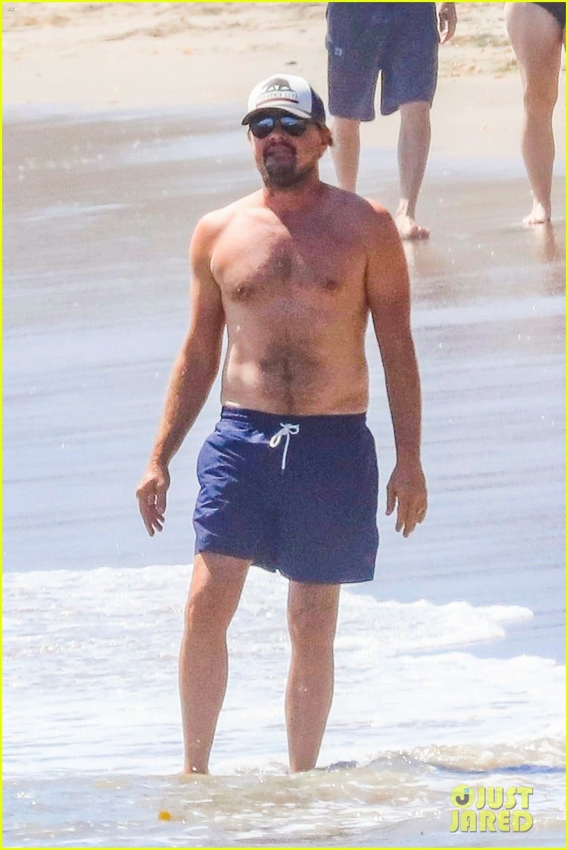 Photo: leonardo dicaprio malibu beach day 21 | Photo 4475963 | Just Jared