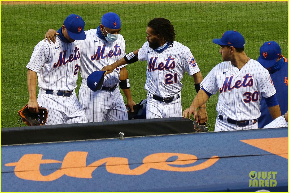 mets marlins walk off field in protest after 42 second silence 044478154