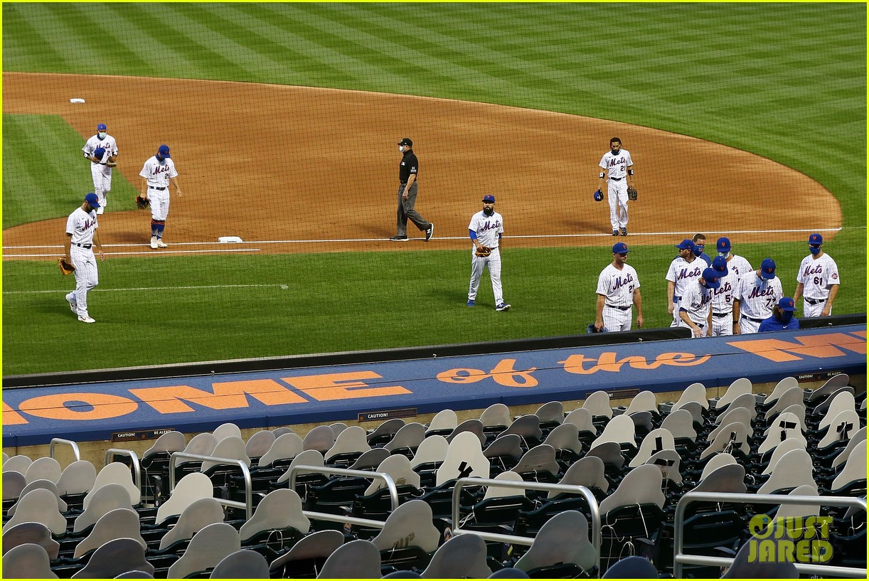 mets marlins walk off field in protest after 42 second silence 054478155