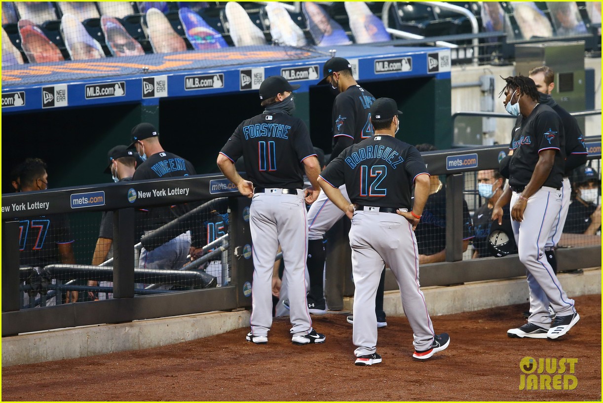 mets marlins walk off field in protest after 42 second silence 094478159